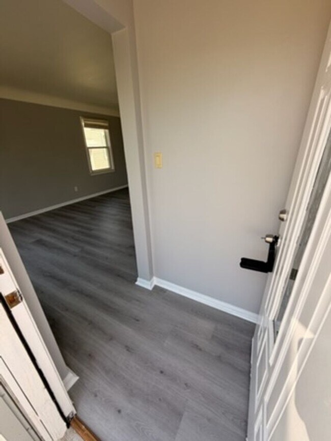 Building Photo - Charming Single-Family Home in Desirable Allen Park Neighborhood