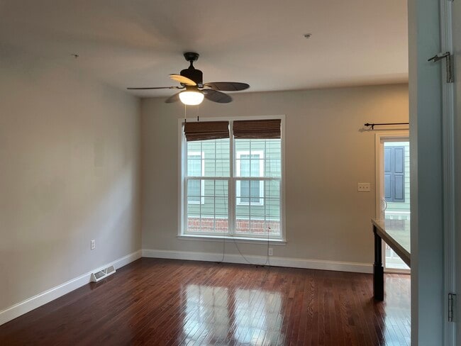Building Photo - 127 Summer Ln