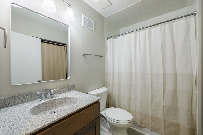 Building Photo - Completely Renovated 4 Bedroom/2 Bath Property off of Staples Mill Rd.! ****Available Beginning o...