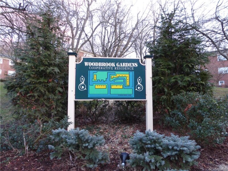 Building Photo - 140 N Broadway