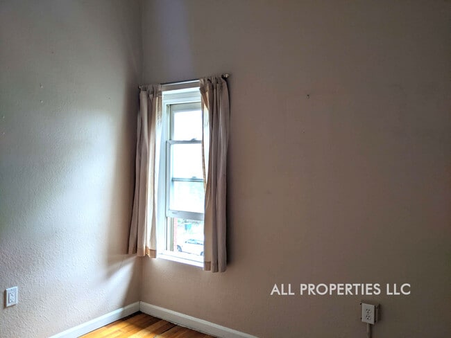 Building Photo - 3233 Osage St