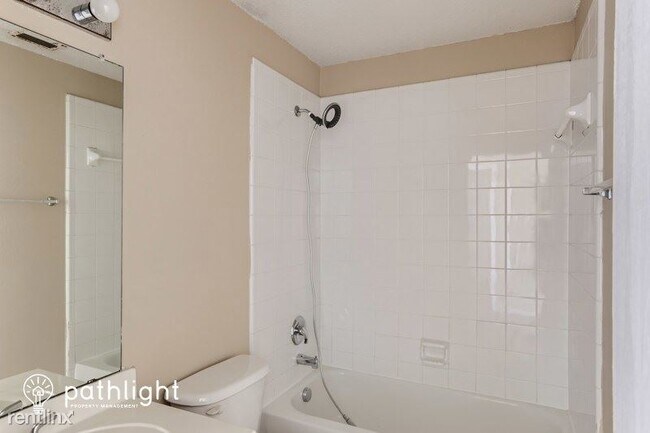Building Photo - 3 br, 2.5 bath House - 1405 Knottingham Dr...