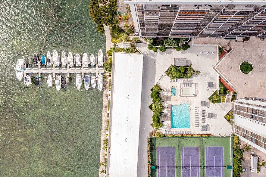 Building Photo - 1925 Brickell Ave