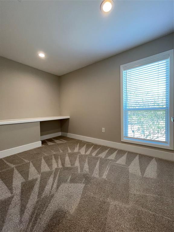 Building Photo - 935 La Posada Dr
