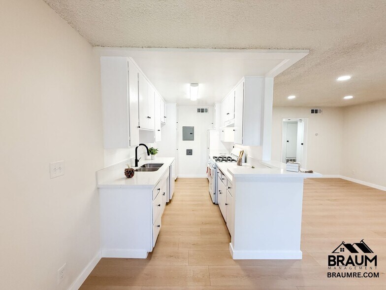 Building Photo - 6041 Whitsett Ave