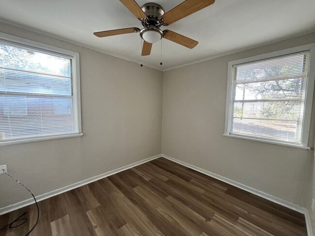 Building Photo - 2108 Robin St