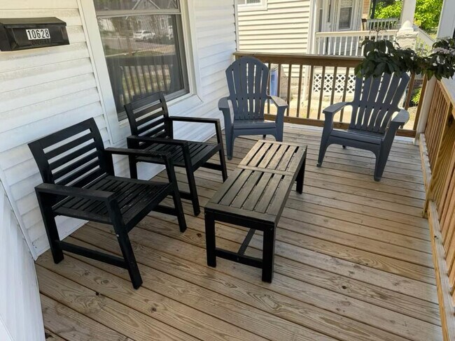 Building Photo - 10628 Lee Ave