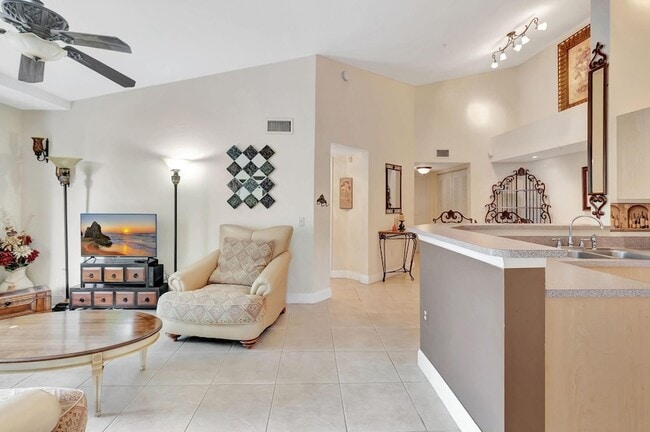 Building Photo - 923 Villa Cir