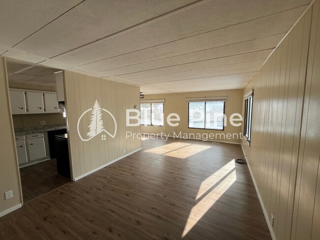 Building Photo - 925 Wilson Ave