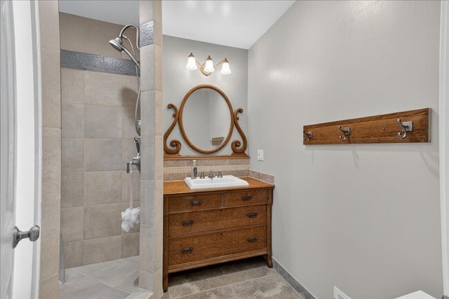 Building Photo - Beautiful & Spacious South Torrance Home