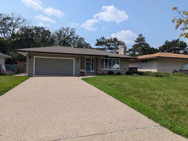 Building Photo - Charming & Spacious Home in the Heart of Richfield