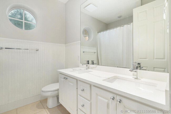Building Photo - 130 Poinciana Dr