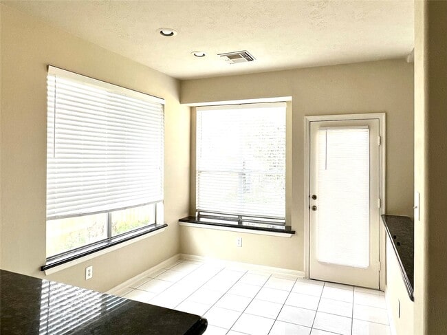 Building Photo - 4911 Knights Branch Dr