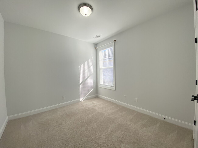 Building Photo - Spacious, Four Bedroom, Ranch Style Home!