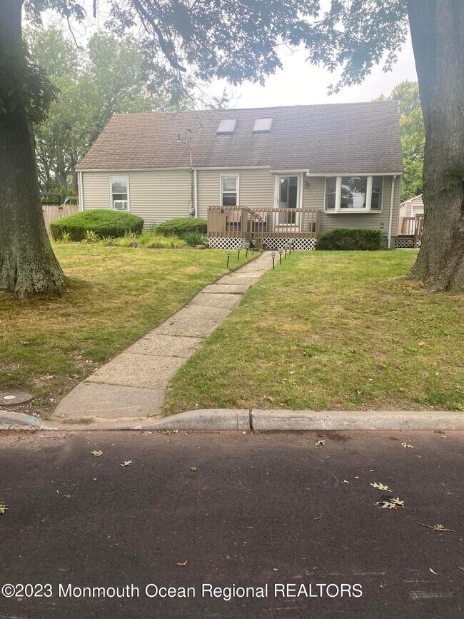 Building Photo - 313 Yorke Ave