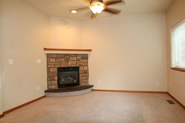 Building Photo - $2,695 | 4 Bedroom, 3.5 Bathroom Multi Flo...