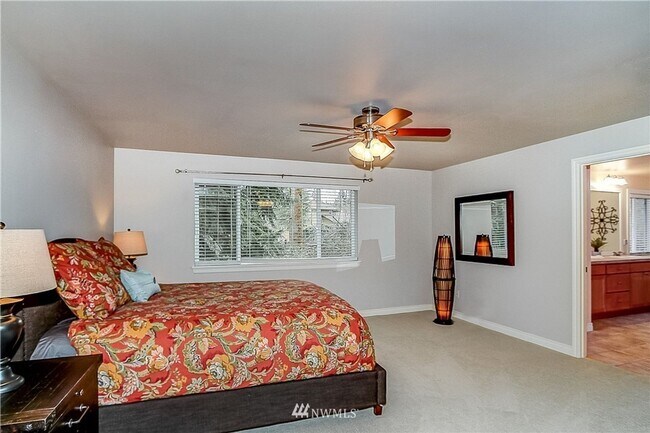 Building Photo - Sammamish Home