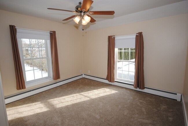 Building Photo - 79 School St