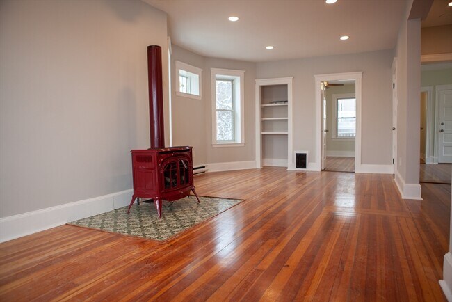 Primary Photo - 19 Rowell St