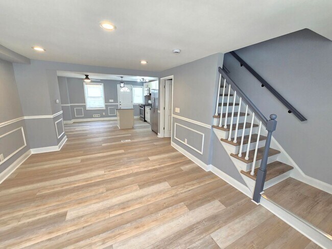 Building Photo - Beautiful 4 Bedroom 2 Bathroom East Baltim...