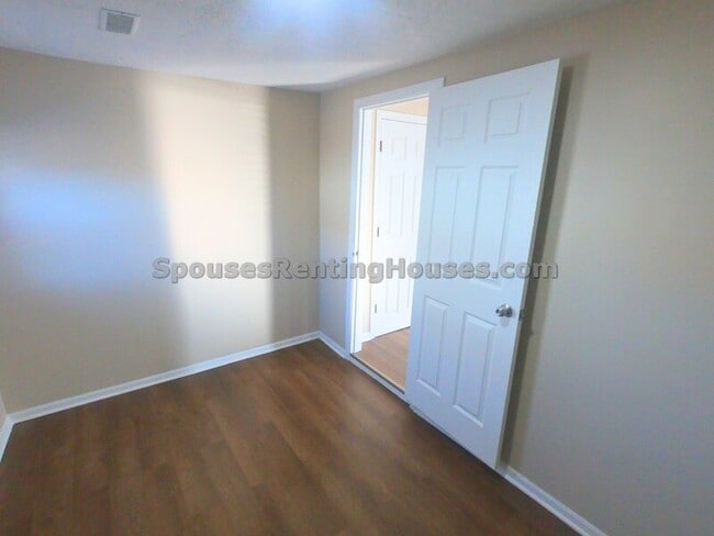 Building Photo - 909 S Lebanon St