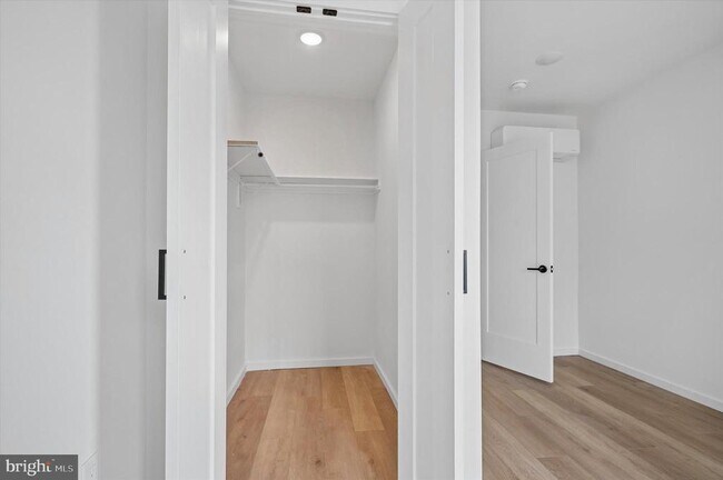 Building Photo - 627 N 16th St