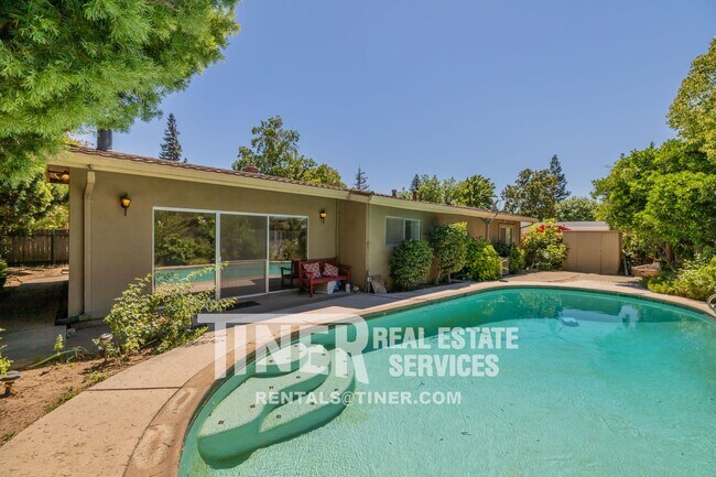 Building Photo - 4935 Kurz Cir