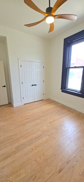 Primary Bedroom - 1205 Lee St