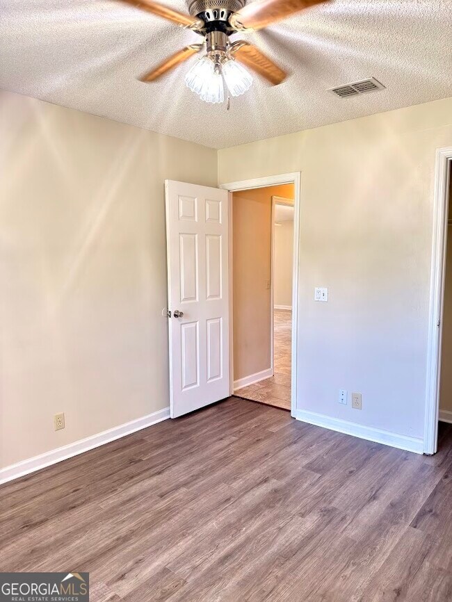 Building Photo - 108 Almond Cir