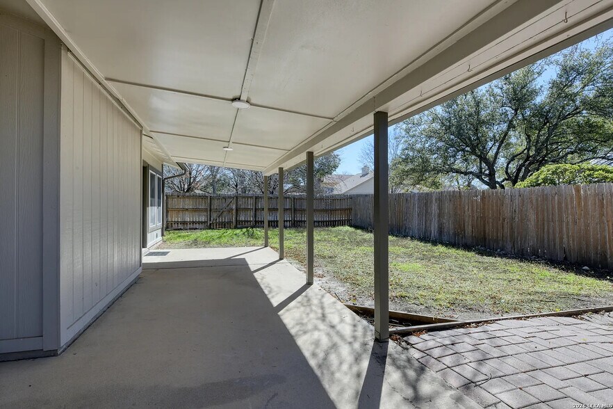 Building Photo - Room in House on Jenkins Dr