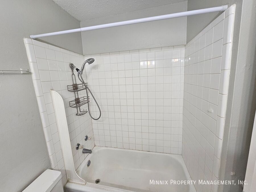 Building Photo - 1708 Yonkers-B