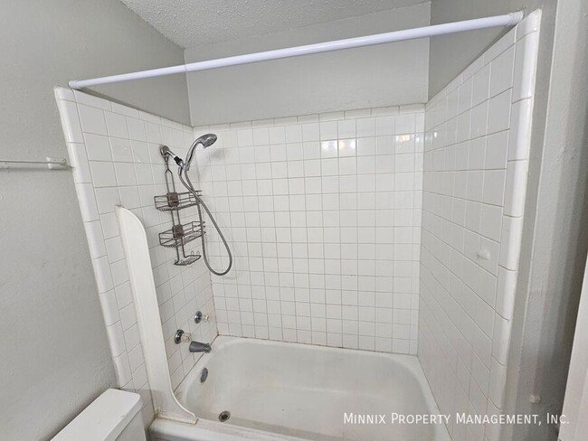 Building Photo - 1706 Yonkers-C