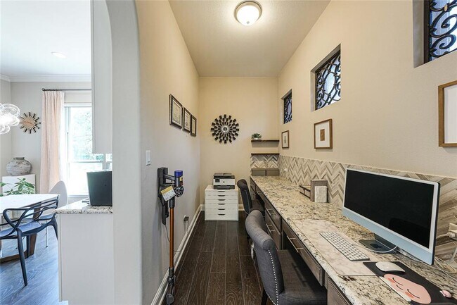 Building Photo - 4204 Stiles Ln