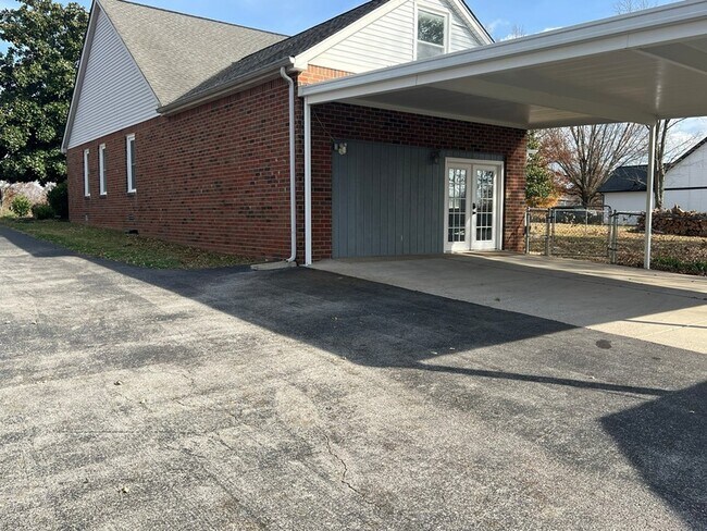 Building Photo - 2654 Crosspark Dr