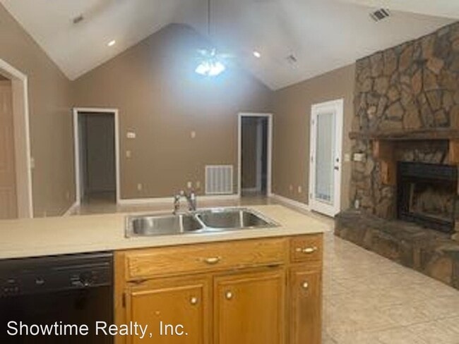 Building Photo - 3 br, 3 bath House - 177 Grant Dr.