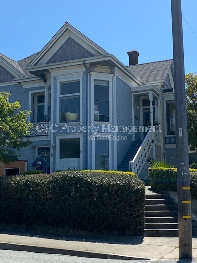 Building Photo - 489 Laurel Ave