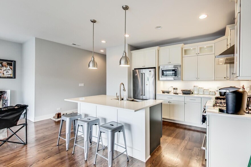 Building Photo - 2618 N Halsted St