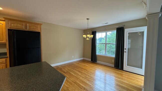 Building Photo - 5685 Hyacinth Ln