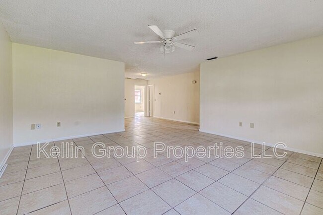 Building Photo - 860 Fox Lake Dr
