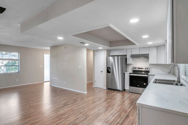 Building Photo - Modern, Move-In-Ready 3/2 Home with Spacious Yard & Garage |