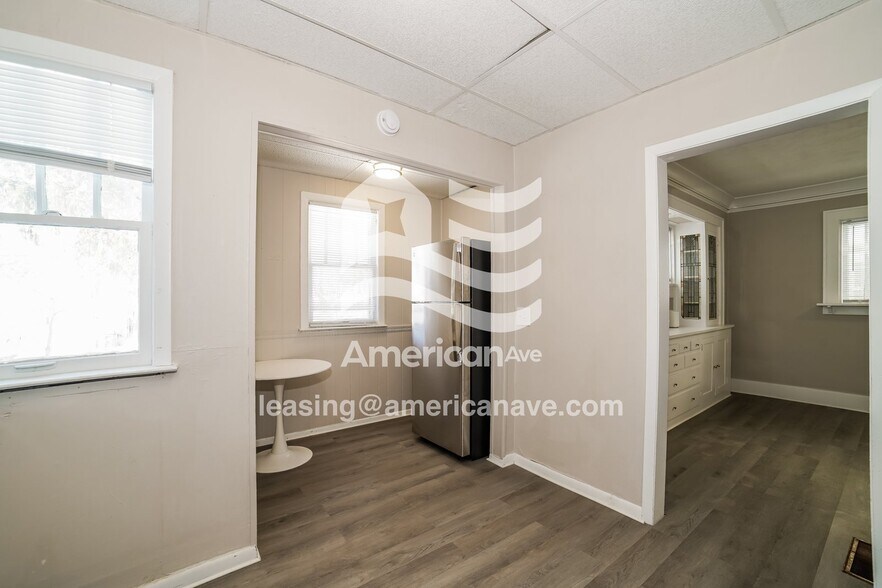 Building Photo - 1217 N Bourland Ave