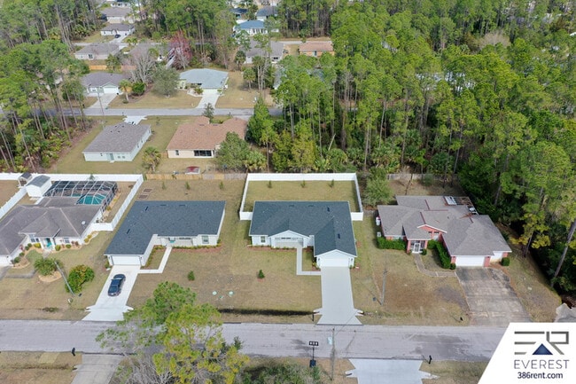 Building Photo - 71 Point of Woods Dr