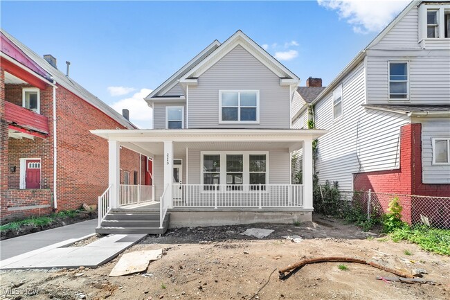 Primary Photo - 2240 E 97th St