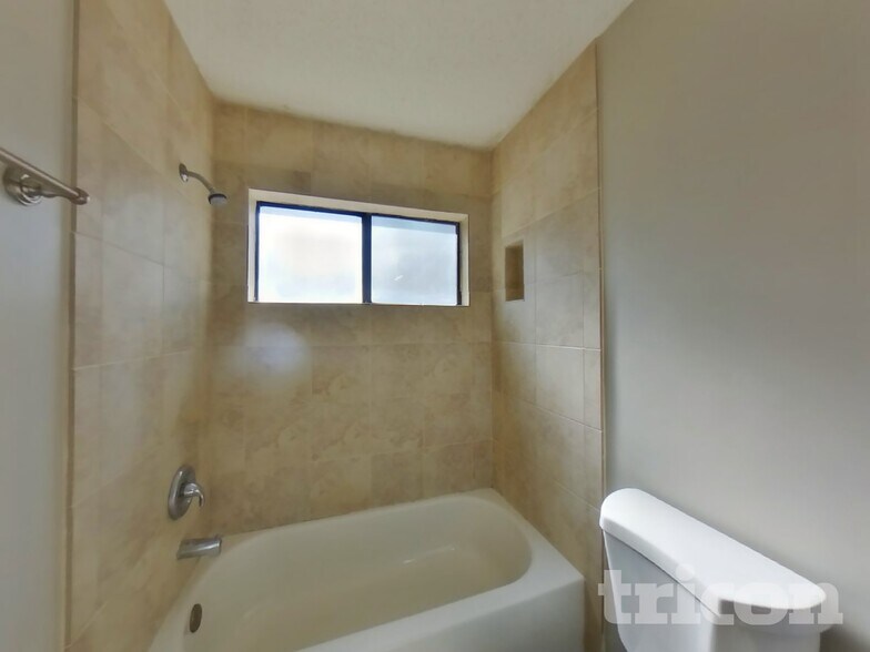 Building Photo - 2346 Blossom Ridge Dr N