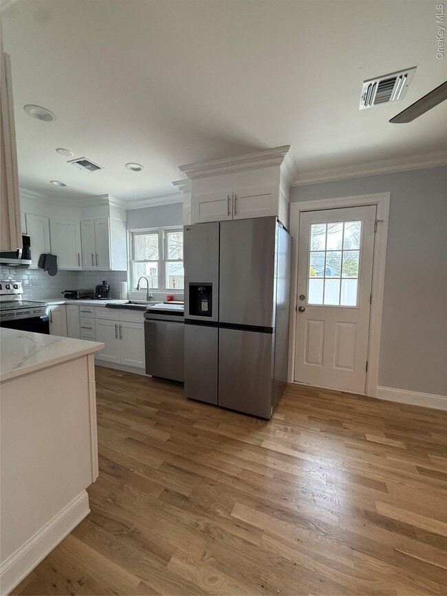 Building Photo - 165 Lynbrook Dr