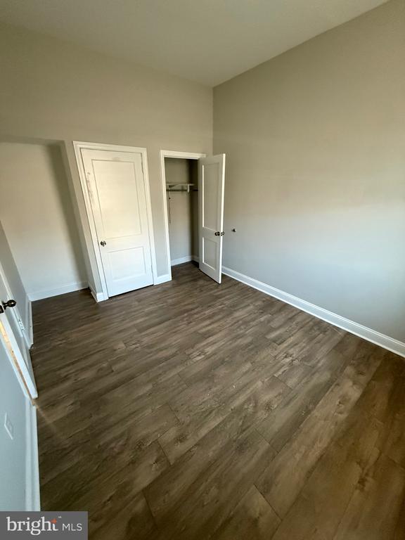 Building Photo - 4028 W Girard Ave