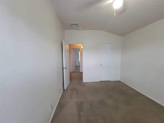 Building Photo - 2410 Lakecrest Village Ct