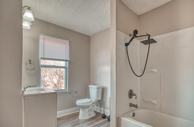 Building Photo - 921 Miller Ave