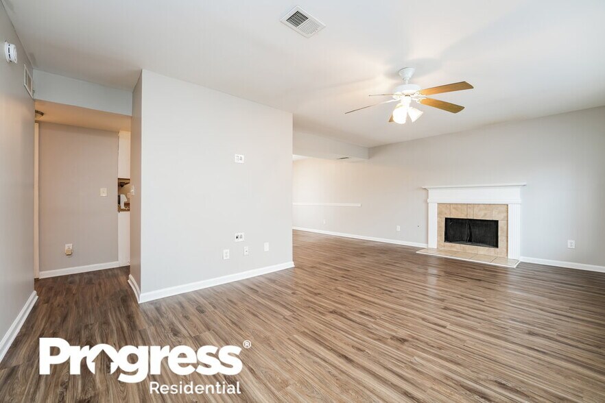 Building Photo - 2855 Robinson Wood Dr