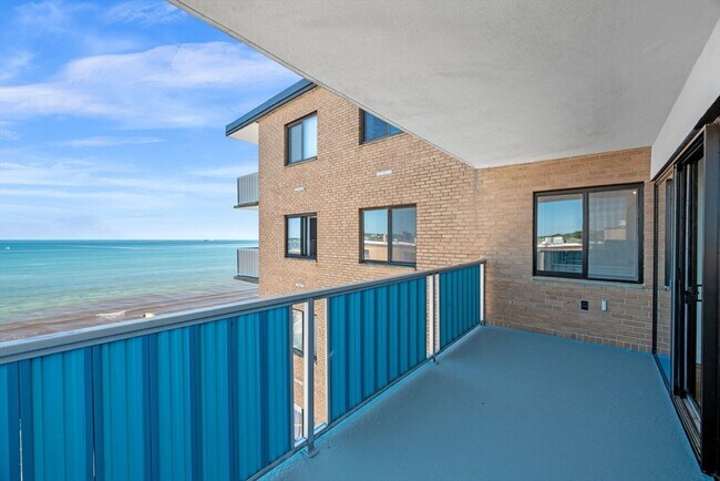 Building Photo - 300 Lynn Shore Dr
